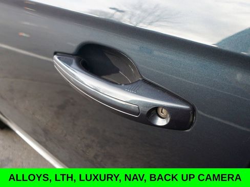 Used 2023 Lincoln Nautilus FWD w/ Premium Package image 8