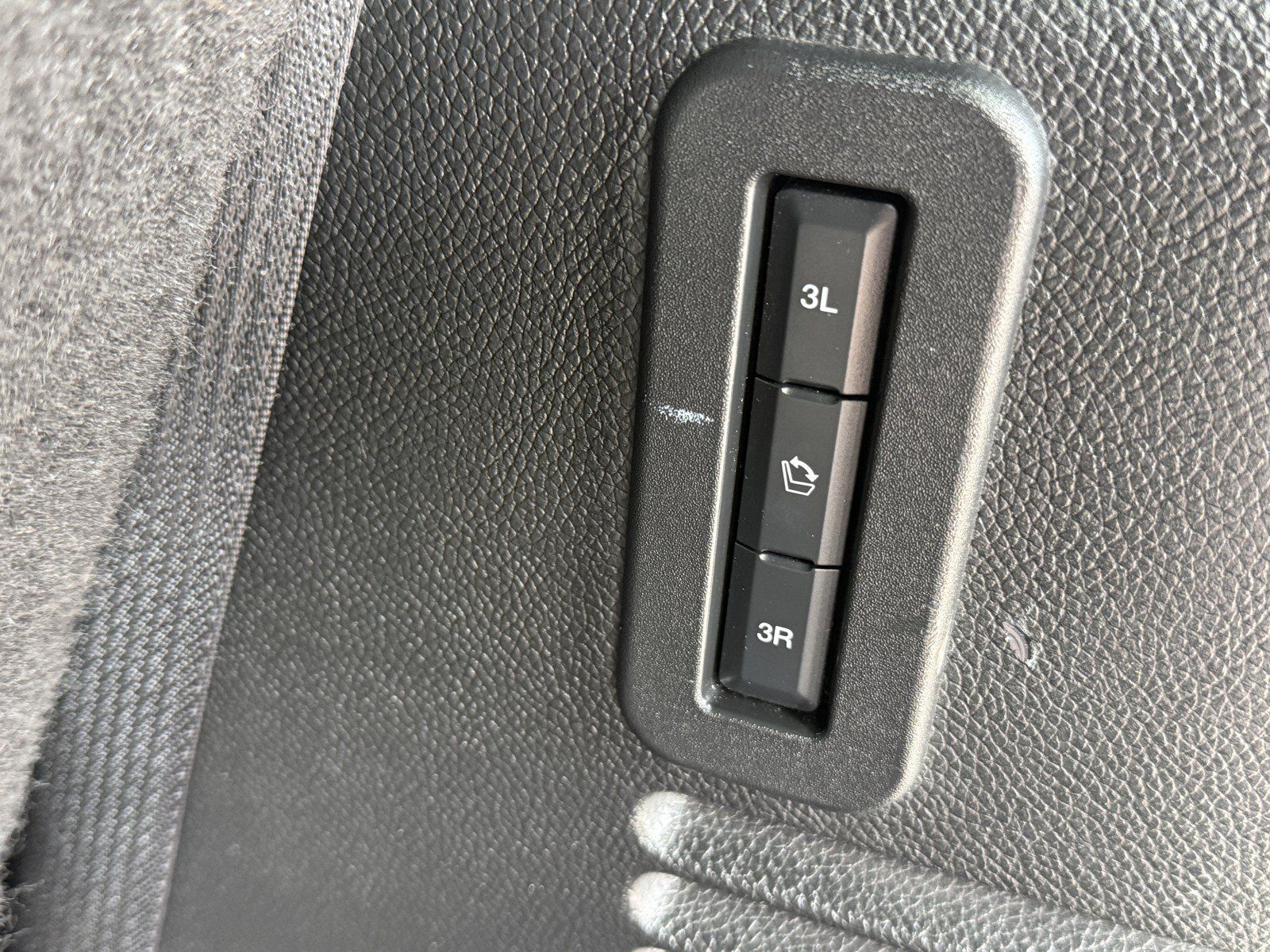 Used 2017 Lincoln Navigator Select AWD/4WD image 30