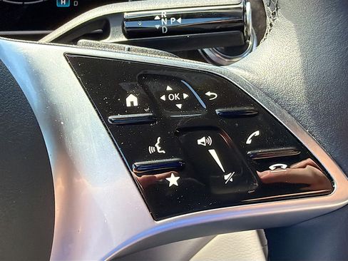 Used 2025 Mercedes-Benz GLC 350e image 37