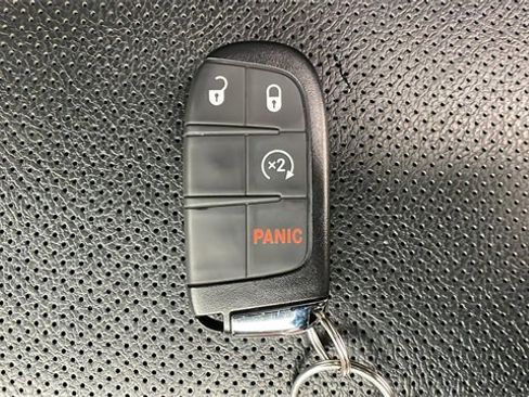 Used 2022 Jeep Compass Limited image 37