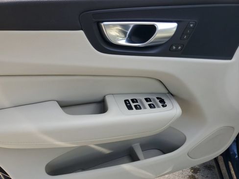 Certified 2024 Volvo XC60 B5 Plus AWD/4WD image 18