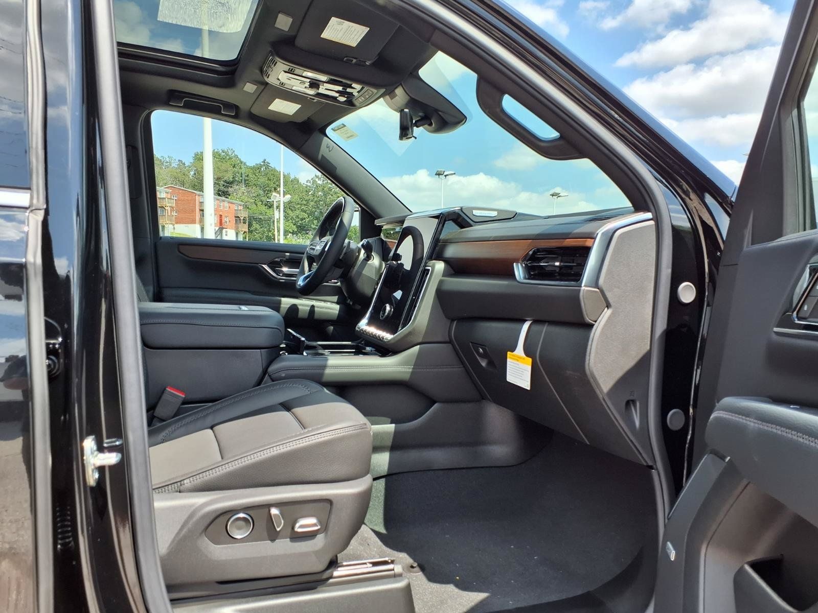 New 2026 GMC Yukon Denali w/ Denali Reserve Package AWD/4WD image 20