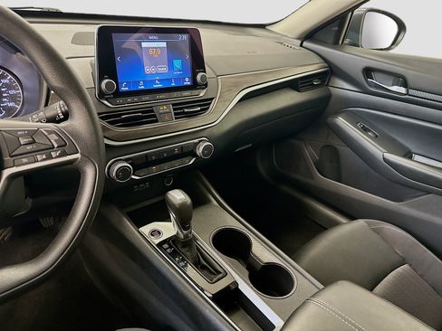 Used 2025 Nissan Altima 2.5 SV image 25