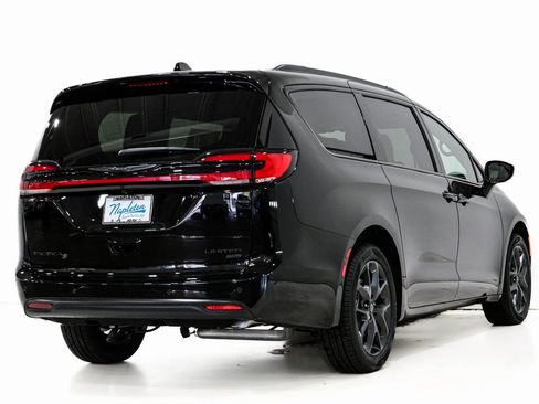 New 2026 Chrysler Pacifica Limited w/ S Appearance Package image 7
