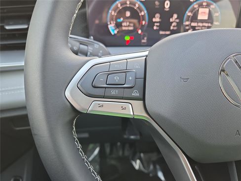 New 2026 Volkswagen Tiguan SE image 16