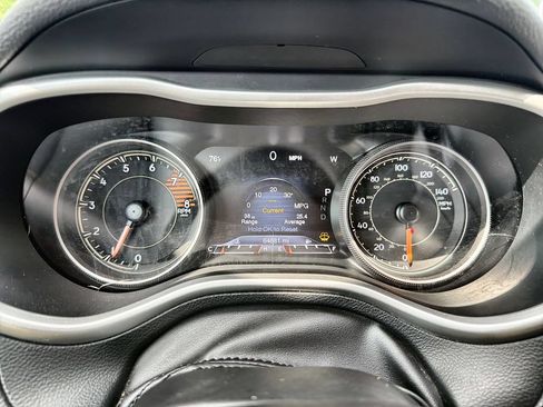 Used 2017 Jeep Cherokee Trailhawk AWD/4WD image 10