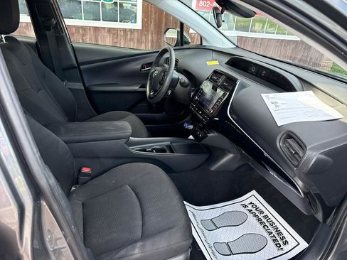 Used 2021 Toyota Prius LE AWD/4WD image 10