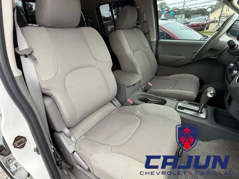 Used 2014 Nissan Frontier SV RWD image 22