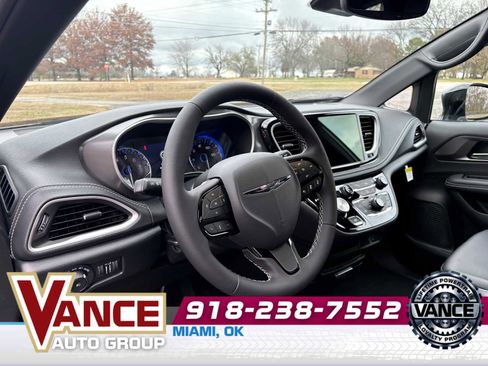 New 2026 Chrysler Pacifica Select w/ S Appearance Package image 11