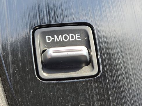 Used 2023 Nissan Rogue SV image 9