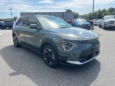 Used 2023 Kia Niro Wave w/ Wave Preserve Package FWD image 8