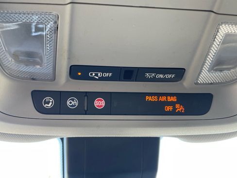 Used 2021 Chevrolet Equinox LT image 18