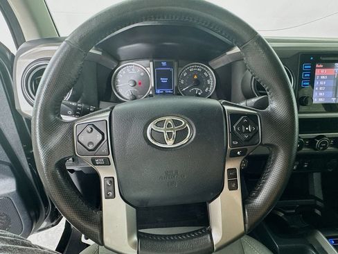 Used 2019 Toyota Tacoma SR5 RWD image 12