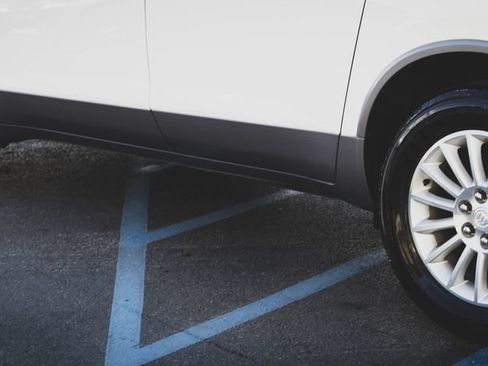 Used 2010 Buick Enclave CXL w/ Trailering Provision Package image 6