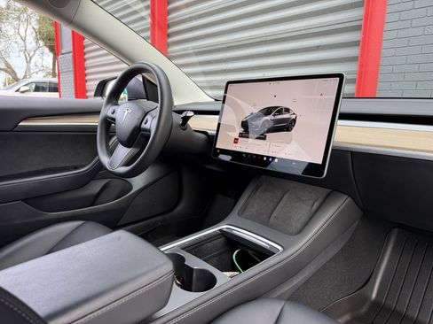 Used 2023 Tesla Model 3 Standard Range image 18