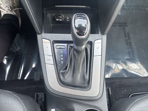 Used 2018 Hyundai Elantra Limited image 30