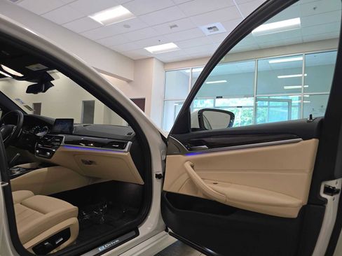 Used 2019 BMW 530e xDrive w/ Convenience Package AWD/4WD image 29