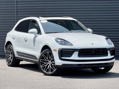 Certified 2026 Porsche Macan AWD/4WD image 9