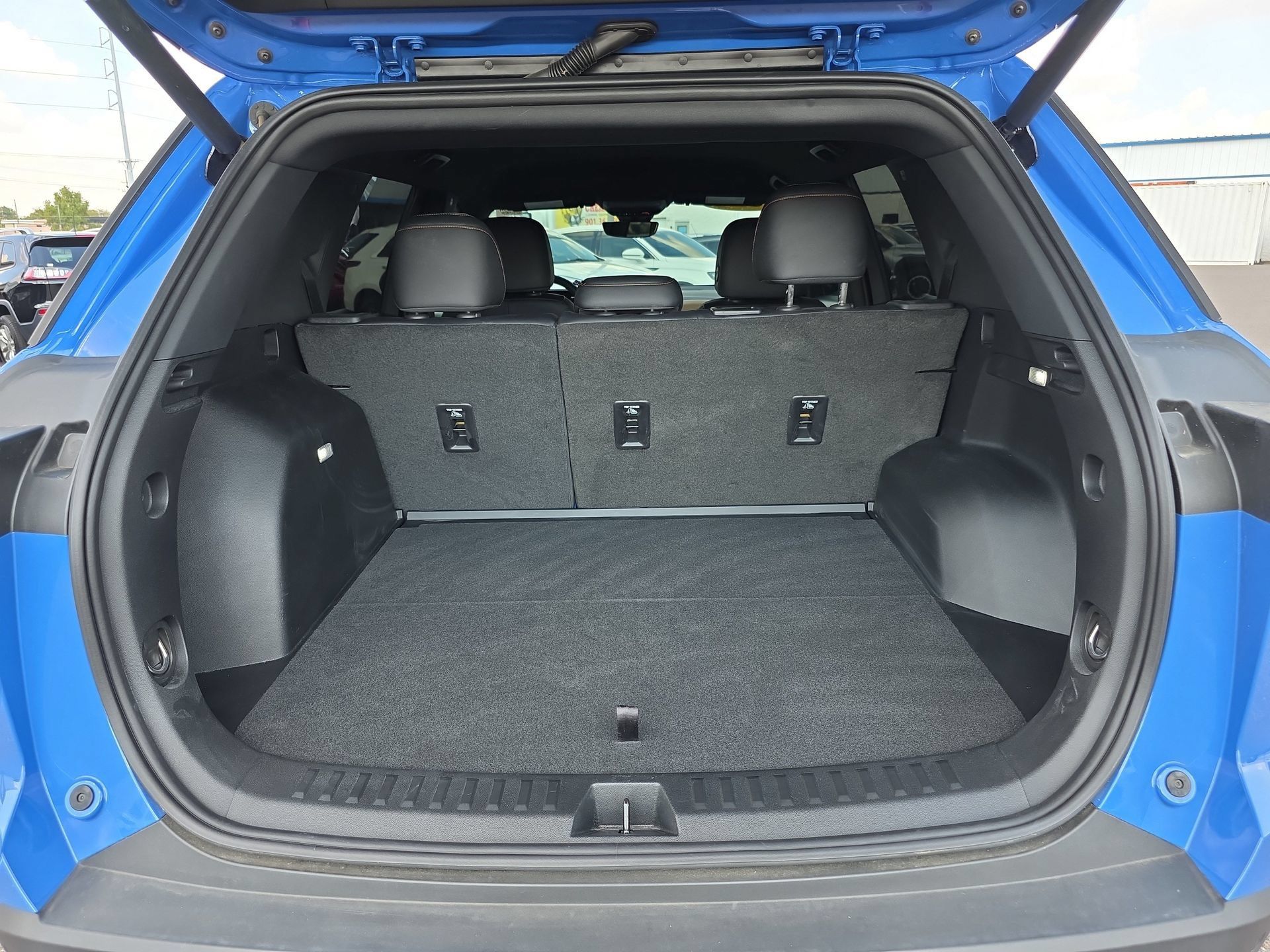 Used 2025 Chevrolet Equinox ACTIV w/ Safety and Technology Package AWD/4WD image 13