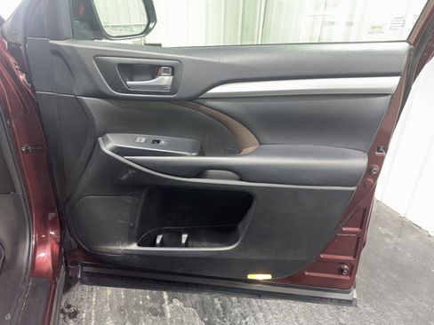 Used 2018 Toyota Highlander XLE image 13