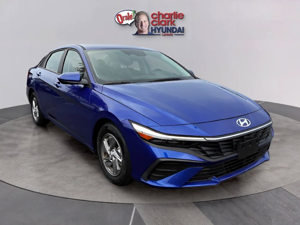 Used 2025 Hyundai Elantra SE FWD image 7