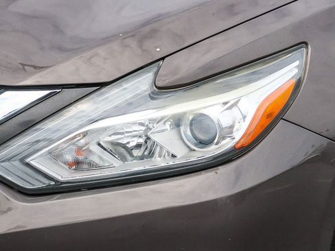 Used 2017 Nissan Altima 2.5 SV FWD image 2