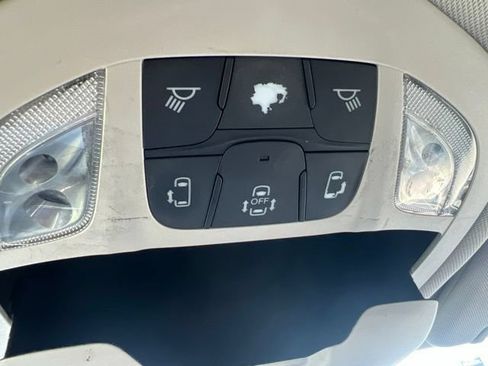 Used 2017 Chrysler Pacifica Touring Plus w/ Tire & Wheel Group FWD image 33