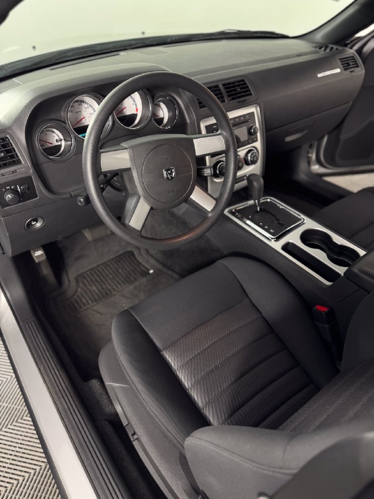 Used 2010 Dodge Challenger SE RWD image 21