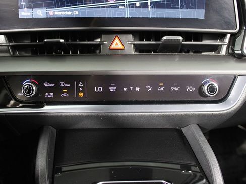 Used 2023 Kia Sportage EX image 18