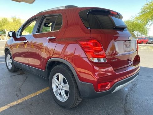 Used 2019 Chevrolet Trax LT w/ LT Convenience Package FWD image 2