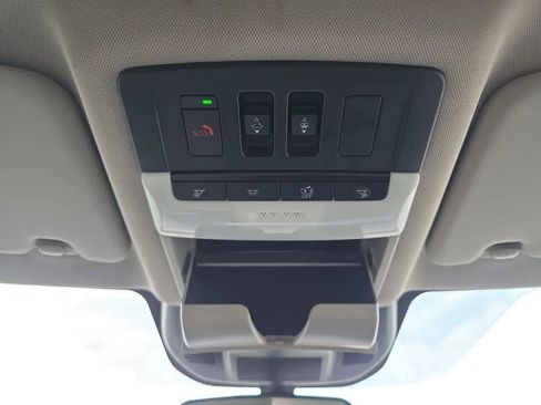 Used 2022 Nissan Rogue SV w/ SV Premium Package image 35