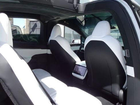 Used 2023 Tesla Model X image 21