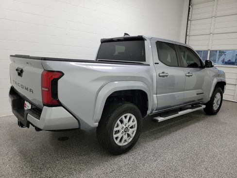 Certified 2025 Toyota Tacoma SR5 AWD/4WD image 5