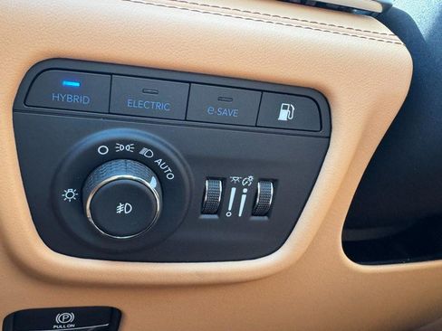 Used 2024 Jeep Grand Cherokee Summit AWD/4WD image 22