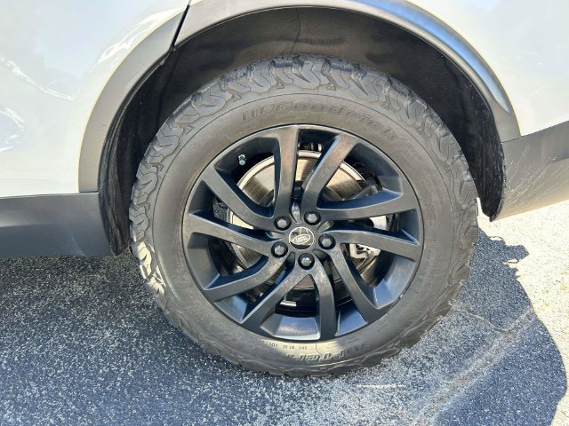 Used 2018 Land Rover Discovery HSE AWD/4WD image 3