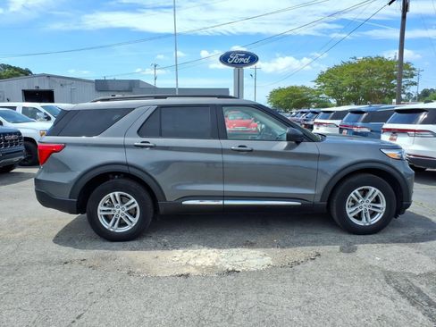 Used 2023 Ford Explorer XLT w/ Equipment Group 202A AWD/4WD image 5