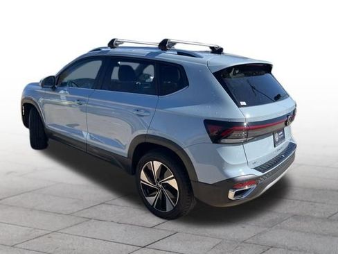 Used 2025 Volkswagen Taos SE image 4