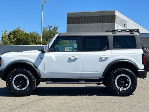 Used 2024 Ford Bronco Outer Banks w/ Sasquatch Package AWD/4WD image 9