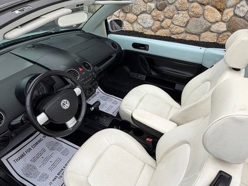 Used 2010 Volkswagen Beetle Final Edition FWD image 31