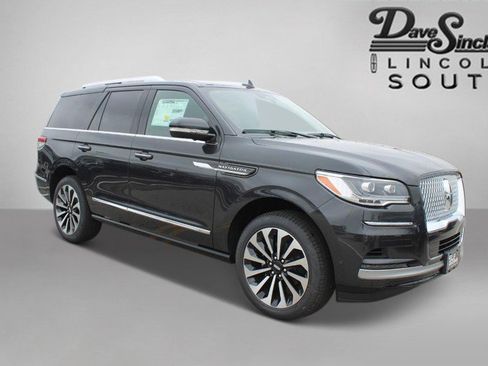 Used 2023 Lincoln Navigator Reserve image 3