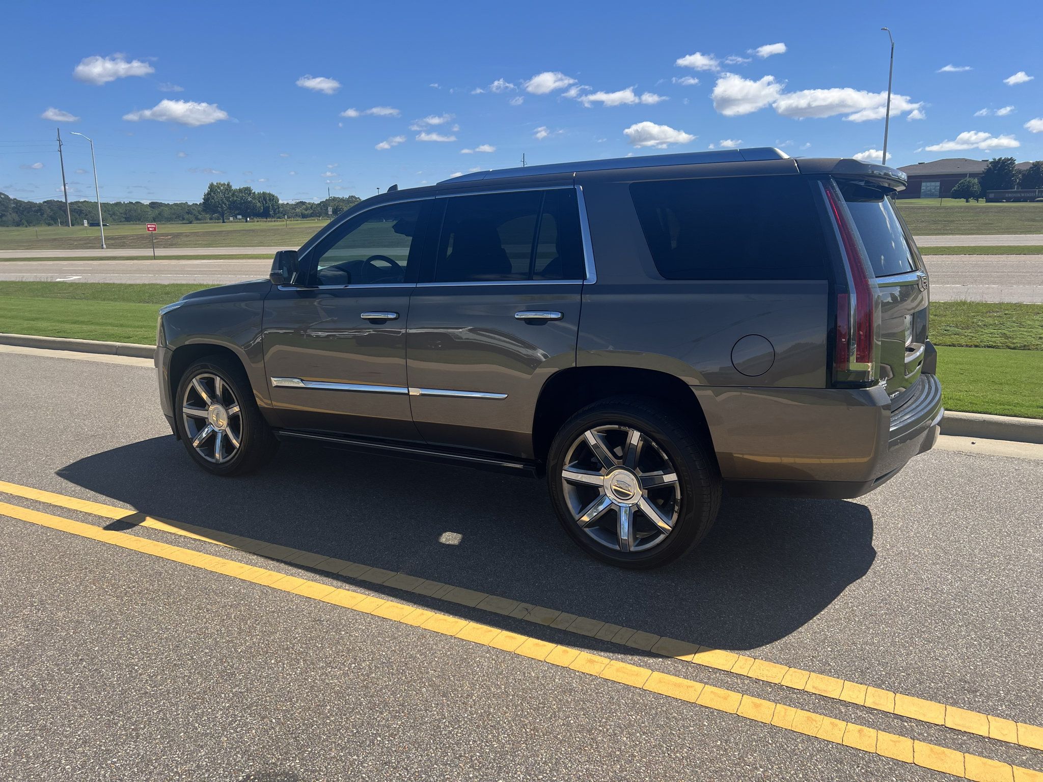 Used 2016 Cadillac Escalade Premium RWD image 10