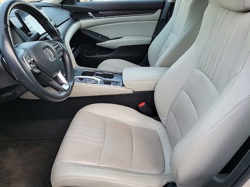 Used 2018 Honda Accord Touring image 11