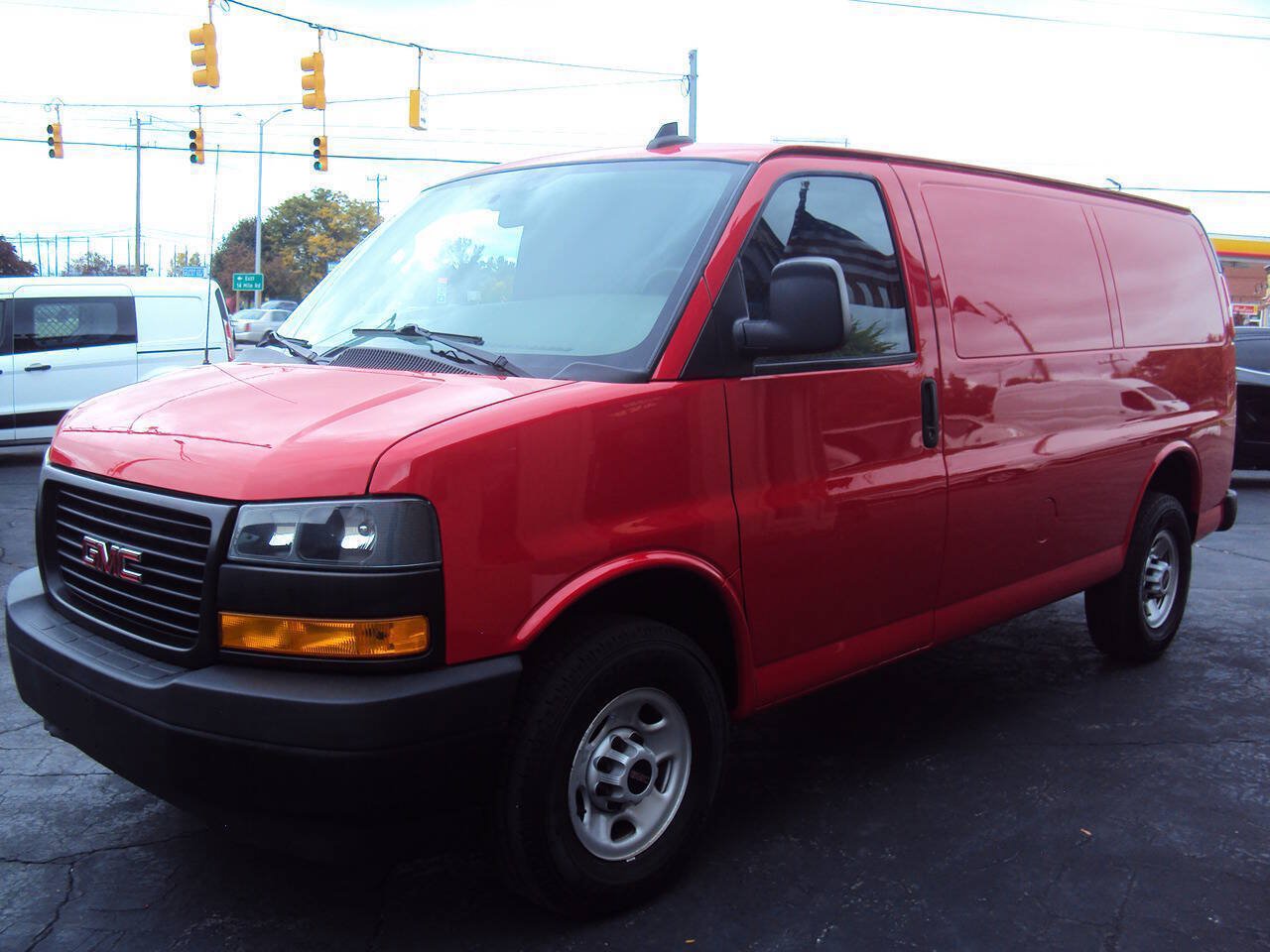 Used 2019 GMC Savana 2500 w/ Driver Convenience Package RWD image 3