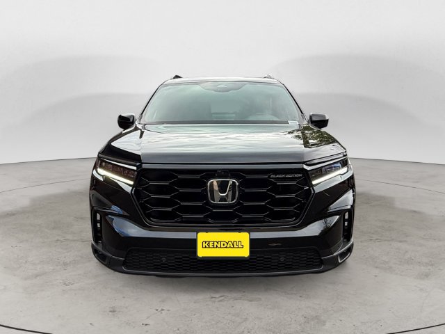 Used 2025 Honda Pilot Black Edition image 2