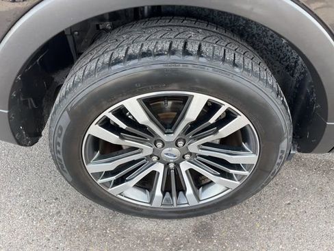 Used 2016 Ford Explorer Platinum image 16