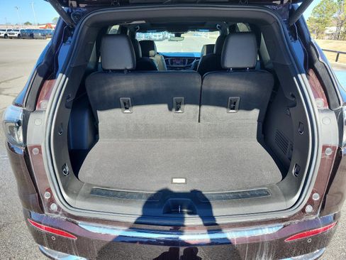 Certified 2024 Buick Enclave Avenir w/ Avenir Technology Package image 10