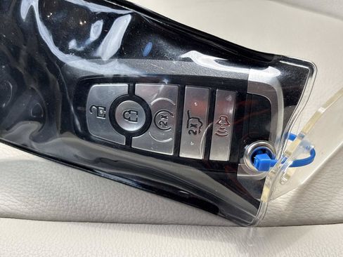 Used 2020 Ford Edge Titanium FWD image 36