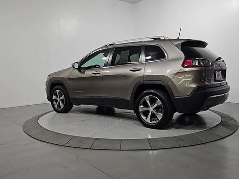 Used 2019 Jeep Cherokee Limited w/ Luxury Group AWD/4WD image 3