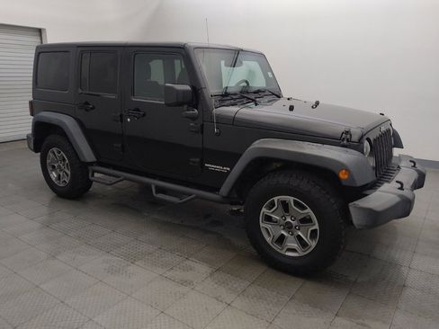 Used 2015 Jeep Wrangler Unlimited Rubicon w/ Connectivity Group AWD/4WD image 11