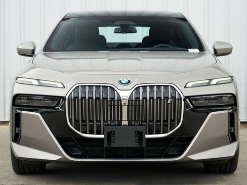 Used 2023 BMW i7 xDrive60 image 7